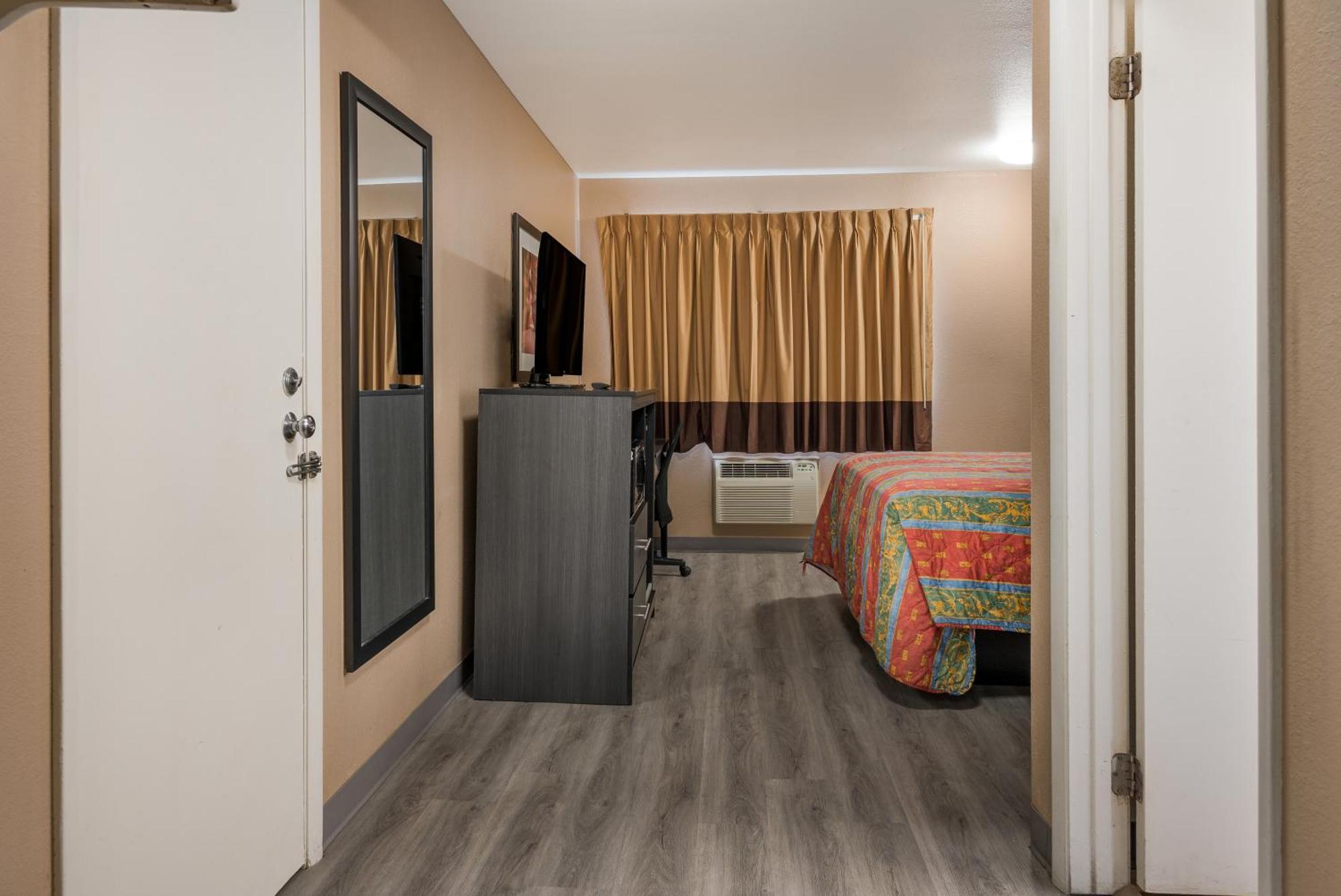 Knights Inn Grand Rapids East Airport Cascade Εξωτερικό φωτογραφία