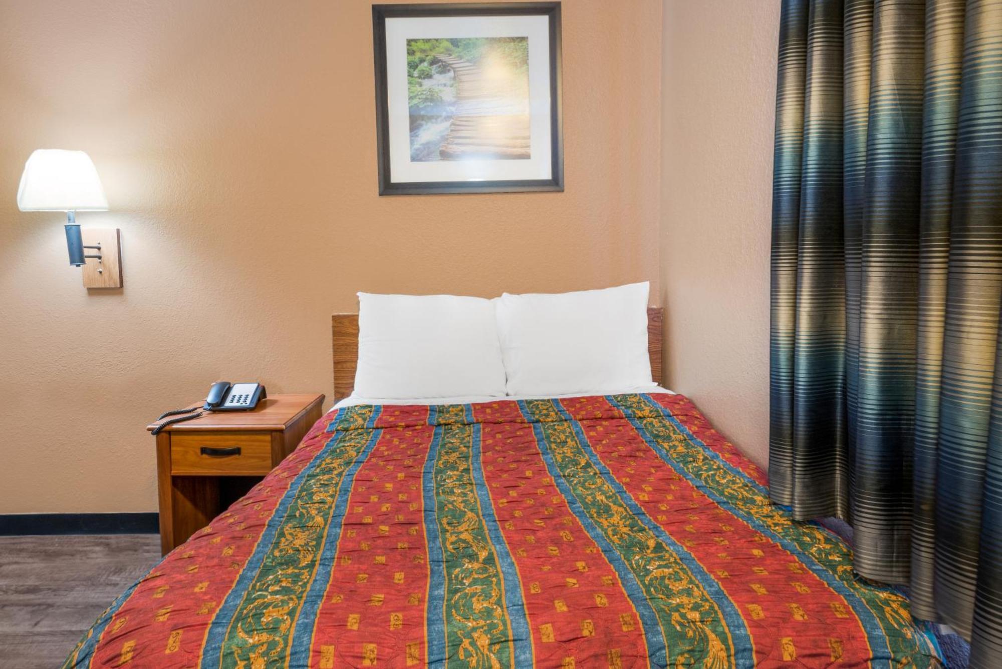 Knights Inn Grand Rapids East Airport Cascade Εξωτερικό φωτογραφία