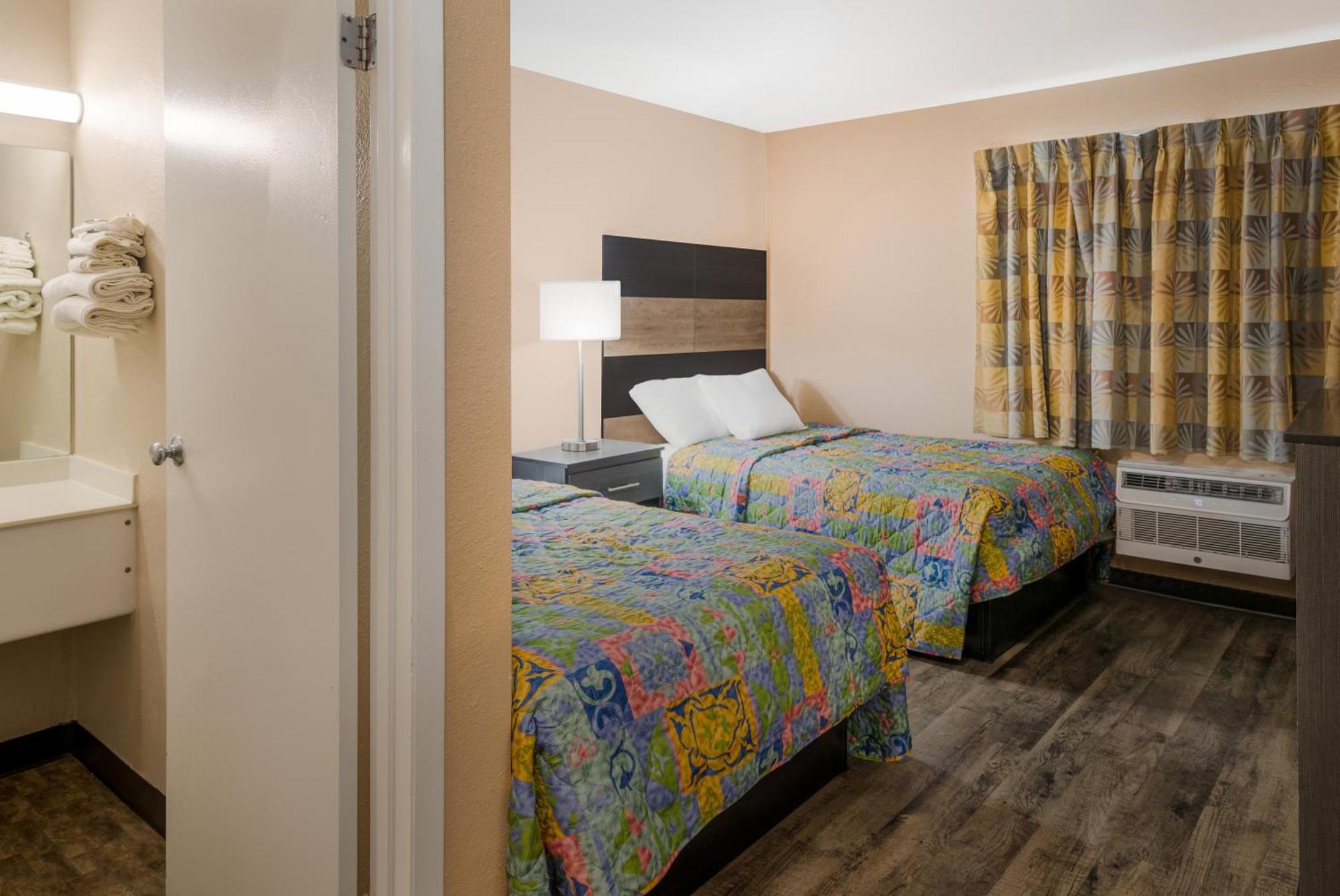 Knights Inn Grand Rapids East Airport Cascade Εξωτερικό φωτογραφία