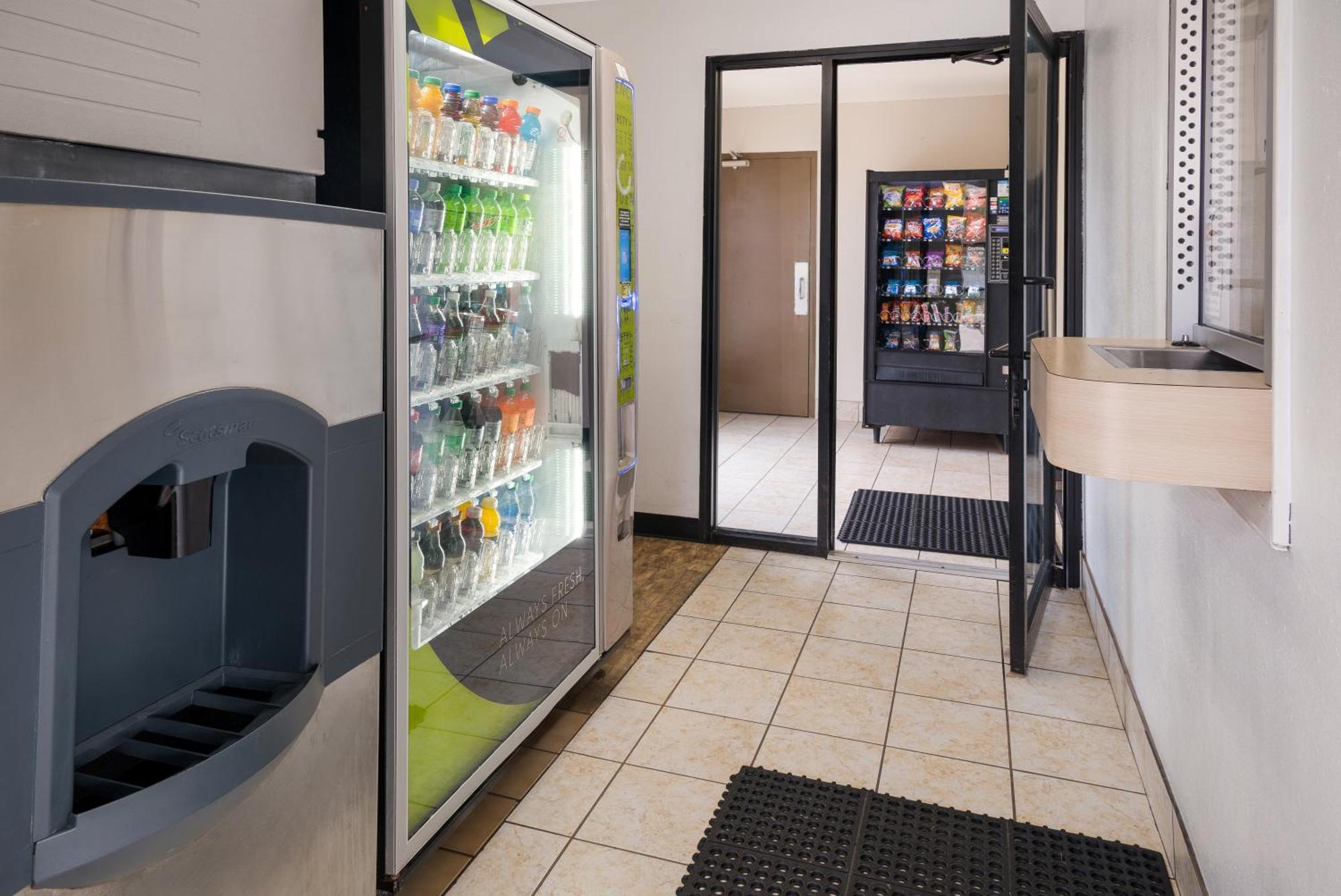 Knights Inn Grand Rapids East Airport Cascade Εξωτερικό φωτογραφία
