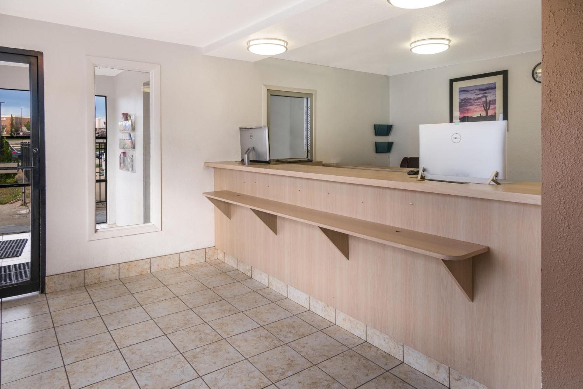 Knights Inn Grand Rapids East Airport Cascade Εξωτερικό φωτογραφία